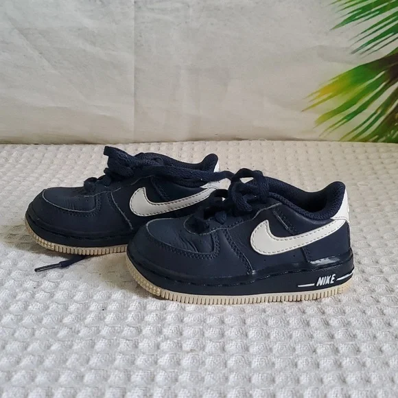 Toddler Nike sneakers size 5C - Picture 4 of 8